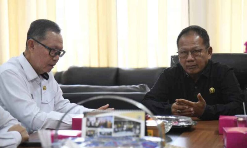 Fahrizal Darminto (kiri) bersama Mingrum Gumay (kanan) | Foto: Ist.