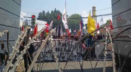 Aksi Aliansi Lampung Menggugat di gedung DPRD Lampung. | Foto: RRI/Galih Prihantoro