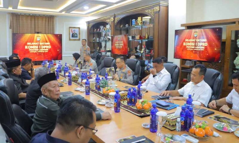 Komisi 1 DPRD Provinsi Lampung bersama Kapolda Lampung | Foto: Ist.