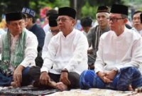Ketua DPRD Provinsi Lampung Mingrum Gumay, melaksanakan Sholat Idul Adha bersama masyarakat di Lapangan Saburai, Bandar Lampung | Foto: Ist.