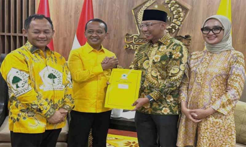Rahmad Mirzani Djausal dari Partai Gerindra-Jihan Nurlela dari Partai PKB menerima rekomendasi dari Partai Golkar | Foto: Ist.