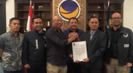 Rahmat Mirzani Saat Menerima Rekomendasi Bacagub dari Sekretaris Bappilu NasDem Willy Aditya Didampingi Ketua DPP Partai NasDem Taufik Basari | Foto: Media Center NasDem