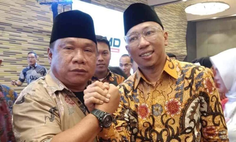 Bacagub Lampung Rahmat Mirzani Djausal bersama relawan | Foto: Ist,