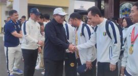 Pj. Gubernur Lampung Samsudin menyambut Kontingen Lampung PON XXI | Foto: Ist.
