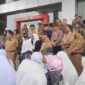 Pensiunan guru demo di depan kantor Pemkot Bandar Lampung | Foto: Ist.