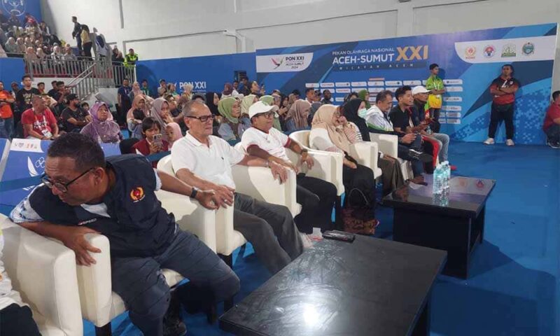 Pj Gubernur Samsudin Saksikan Pertandingan Angkat Besi PON XXI | Foto: Ist.