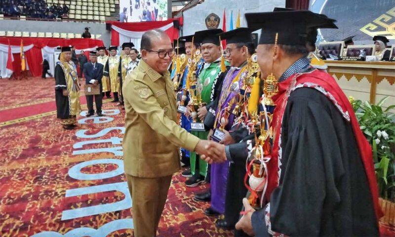 Pj Gubernur Lampung Samsudin menghadiri Rapat Luar Biasa Senat Universitas Lampung | Foto: Ist.