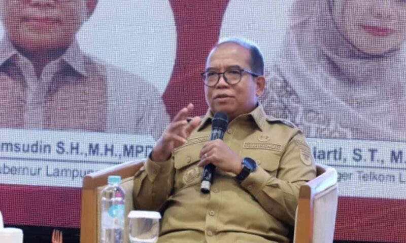 Pj Gubernur Lampung, Samsudin saat menjadi narasumber Forum Group Discussion di Hotel Emersia Bandar Lampung | Foto: Ist.