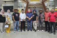Pimpinan Sementara DPRD Lampung Bersama Perwakilan Petani | Foto: Ist.