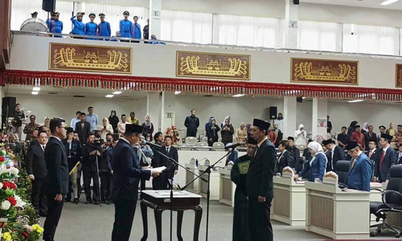 Pelantikan Mustika Bahrum sebagai anggota DPRD Provinsi Lampung menggantikan Ririn Kuswantari | Foto: Ist.