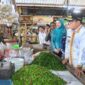 Pj Gubernur Lampung Samsudin Tinjau Stabilitas Harga Bahan Pokok di Pasar Gading Rejo, Pringsewu | Foto: Ist.