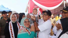 Pj Gubernur Lampung Samsudin didampingi oleh Pj. Ketua Tim Penggerak PKK Provinsi Lampung Maidawati Retnoningsih mendorong penanggulangan Stunting di Tanggamus | Foto: Ist.