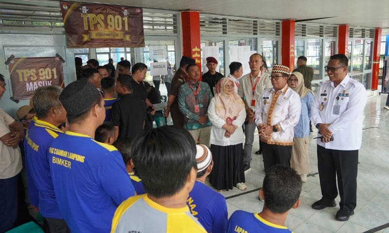 Pj Gubernur Lampung Tinjau Pelaksanaan Pilkada di TPS Khusus Lapas Kelas I Bandar Lampung | Foto: Ist.