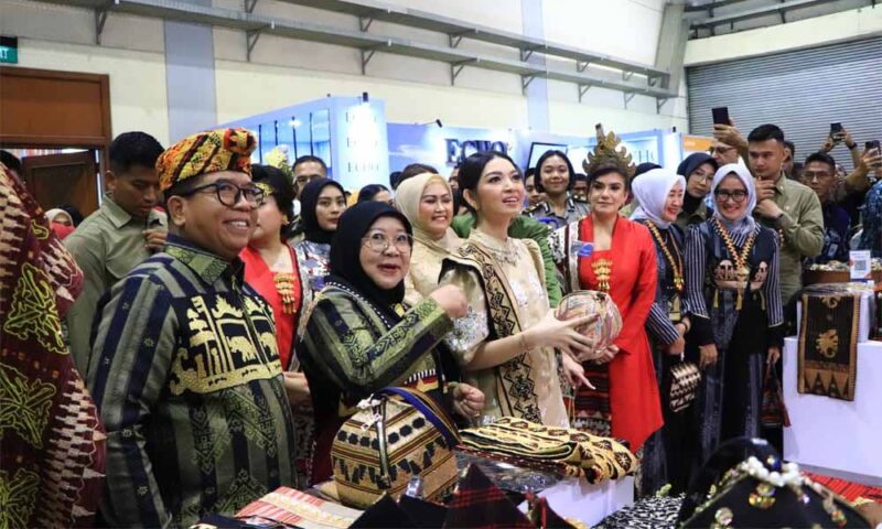 Pj Gubernur Lampung bersama Ibu Wapres RI | Foto: Ist.