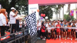Pj Gubernur Samsudin Lepas Peserta GENCARKAN Run Tahun 2024 | Foto: Ist.