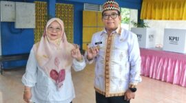Pj Gubernur Lampung Samsudin bersama istri | Foto: Ist.