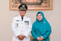 Pj Gubernur Lampung Samsudin bersama istri | Foto: Ist.