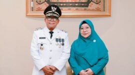 Pj Gubernur Lampung Samsudin bersama istri | Foto: Ist.