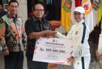 Pj. Gubernur Lampung, Samsudin memberikan Penghargaan dan Pembinaan kepada Atlet dan Pelatih | Foto: Ist.