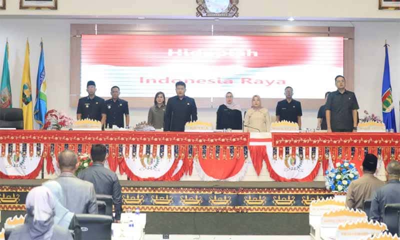 Gubernur Lampung, Rahmat Mirzani Djausal menyampaikan jawaban atas pemandangan umum fraksi-fraksi DPRD Provinsi Lampung | Foto: Ist.