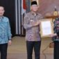 Gubernur Lampung Rahmat Mirzani Djausal Lepas Purna Bakti Tina Malinda | Foto: Ist.