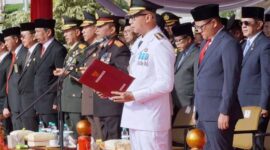 Gubernur Lampung, Rahmat Mirzani Djausal menjadi inspektur upacara pada peringatan Hari Ulang Tahun ke-80 Republik Indonesia di Lapangan Korpri, Kantor Gubernur Lampung | Foto: Ist.