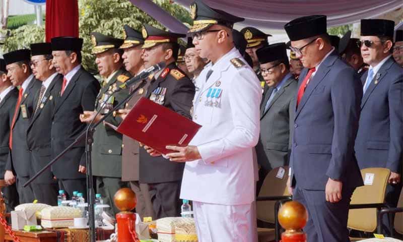Gubernur Lampung, Rahmat Mirzani Djausal menjadi inspektur upacara pada peringatan Hari Ulang Tahun ke-80 Republik Indonesia di Lapangan Korpri, Kantor Gubernur Lampung | Foto: Ist.