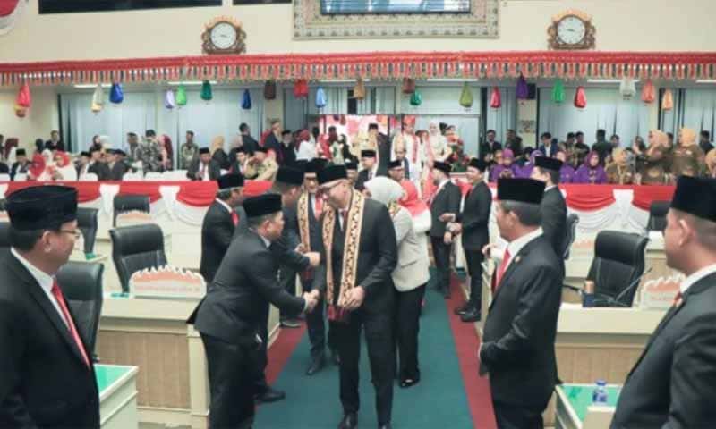 Gubernur Lampung Rahmat Mirzani Djausal hadiri Rapat Paripurna DPRD | Foto: Ist.