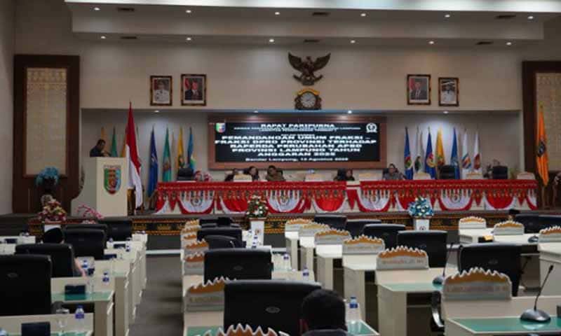 Rapat paripurna DPRD Lampung terkait pemandangan umum fraksi-fraksi terhadap Raperda Perubahan APBD Tahun Anggaran 2025 | Foto: Ist.