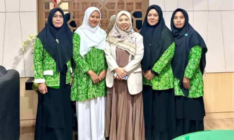 PAC Fatayat NU Labuhan Ratu saat melakukan audiensi dengan Ketua III DPRD Lampung | Foto: Ist.