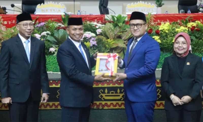 Rapat Paripurna Istimewa dalam rangka Penyerahan Laporan Hasil Pemeriksaan (LHP) BPK Perwakilan Lampung | Foto: Ist.