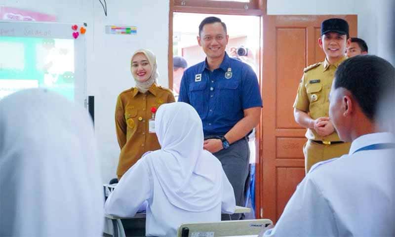 Menteri Koordinator Bidang Infrastruktur dan Pembangunan Kewilayahan Republik Indonesia, Agus Harimurti Yudhoyono (AHY), meninjau Sekolah Rakyat Menengah Atas (SRMA) 32 Lampung Selatan | Foto: Ist.