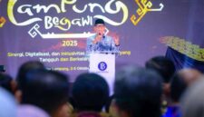 Gubernur Rahmat Mirzani Djausal resmi menutup kegiatan Lampung Begawi Tahun 2025 yang digelar di Lampung City Mall, Minggu (5/10/2025) | Foto: Ist.