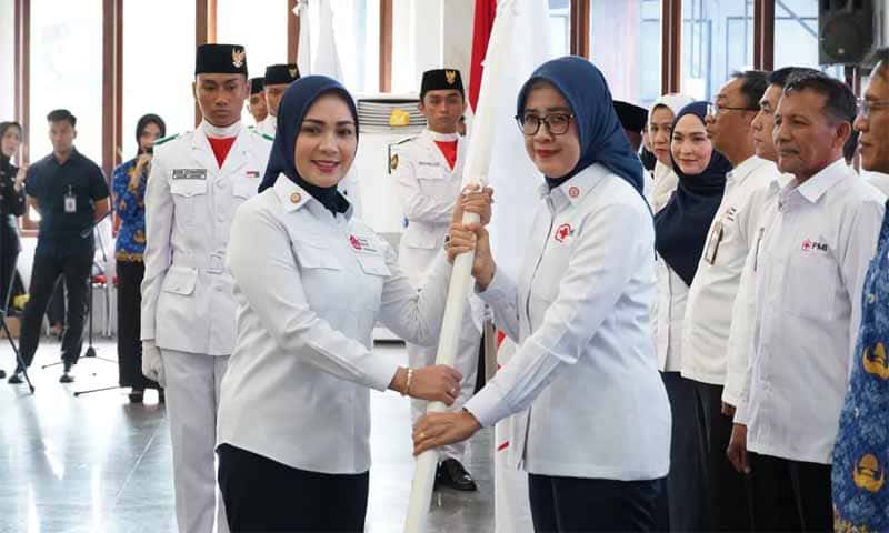 Ketua Palang Merah Indonesia (PMI) Provinsi Lampung, Purnama Wulan Sari Mirza melantik Kepengurusan 8 PMI Kabupaten masa bakti 2025–2030 | Foto: Ist.