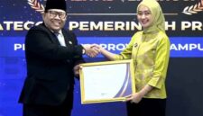 Wakil Gubernur Lampung, Jihan Nurlela menerima penghargaan Maladministrasi Pelayanan Publik Tahun 2025 Ombudsman Republik Indonesia | Foto: Ist.