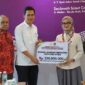 Wakil Gubernur Lampung, Jihan Nurlela, menyerahkan donasi untuk korban bencana di Aceh | Foto: Ist.