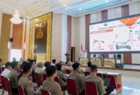 Inspektur Provinsi Lampung, Bayana, menjadi narasumber dalam Sosialisasi Pembangunan Zona Integritas (ZI) yang digelar di Aula GSG Presisi Polda Lampung, Senin (23/02/2026) | Foto: Ist.