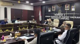 Komisi I DPRD Provinsi Lampung menggelar rapat dengar pendapat (RDP) bersama Kelompok Masyarakat Sadar Tertib Tanah (Pokmas) Kelurahan Way Dadi Baru | Foto: Ist.