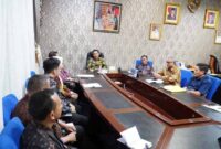 Sekretaris Daerah Provinsi Lampung, Marindo Kurniawan, saat memimpin rapat koordinasi pembahasan integrasi aplikasi Lampung-In | Foto: Ist.