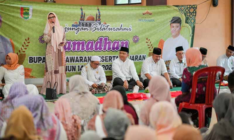 Bupati Pesawaran Hj. Nanda Indira B. menghadiri Kunjungan Silaturahmi Ramadhan 1447 H/2026 M yang dipusatkan di Masjid Nurul Falah, Desa Gerning, Kecamatan Tegineneng | Foto: Ist.