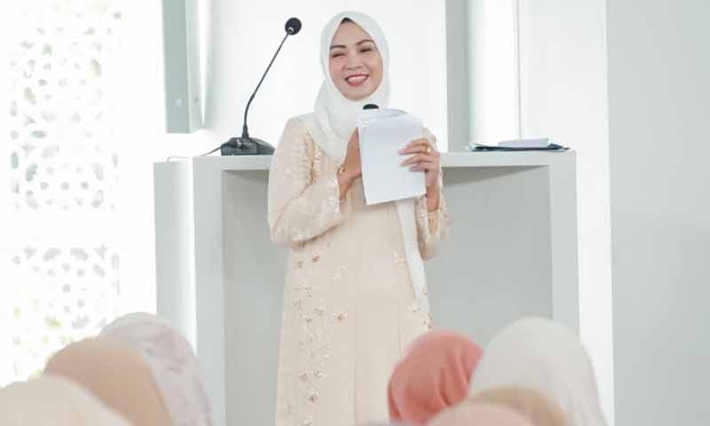 Bunda PAUD Provinsi Lampung, Purnama Wulan Sari Mirza, membuka Pengajian Akbar oleh IGTKI Provinsi Lampung di Masjid Raya Lampung Al Bakrie, Rabu (4/3/2026) | Foto: Ist.