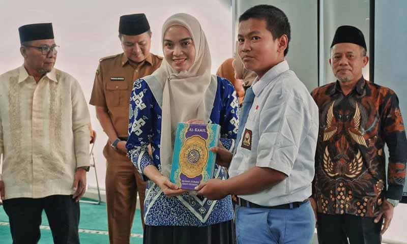 Bunda Literasi Provinsi Lampung, Purnama Wulan Sari, membuka kegiatan Dauroh Qur'an Ramadan 1447 Hijriah di Aula Dinas Perpustakaan dan Kearsipan Provinsi Lampung, Selasa (3/3/2026) | Foto: Ist.