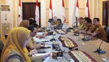 Wakil Gubernur Lampung Jihan Nurlela memimpin rapat Evaluasi Tahun 2025 dan Rencana Tahun 2026 Program Desaku Maju | Foto: Ist.