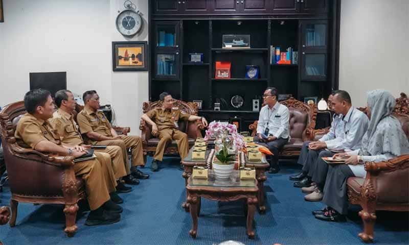 Sekretaris Daerah Provinsi Lampung, Marindo Kurniawan, saat menerima audiensi jajaran BPS Provinsi Lampung di Ruang Kerja Sekda | Foto: Ist.