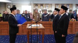 Sekretaris Daerah Provinsi Lampung, Marindo Kurniawan, melantik dan mengambil sumpah/janji jabatan pejabat tinggi pratama di lingkungan Pemerintah Provinsi Lampung, Kamis (9/4/2026) | Foto: Ist.