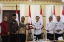 Sekretaris Daerah Provinsi Lampung, Marindo Kurniawan, menerima audiensi Ombudsman RI bersama sejumlah organisasi perangkat daerah | Foto: Ist.