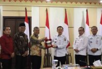 Sekretaris Daerah Provinsi Lampung, Marindo Kurniawan, menerima audiensi Ombudsman RI bersama sejumlah organisasi perangkat daerah | Foto: Ist.