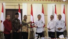 Sekretaris Daerah Provinsi Lampung, Marindo Kurniawan, menerima audiensi Ombudsman RI bersama sejumlah organisasi perangkat daerah | Foto: Ist.