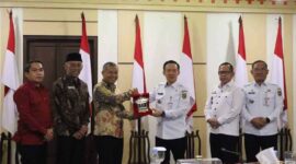 Sekretaris Daerah Provinsi Lampung, Marindo Kurniawan, menerima audiensi Ombudsman RI bersama sejumlah organisasi perangkat daerah | Foto: Ist.