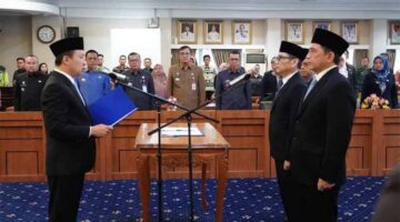 Sekretaris Daerah Provinsi Lampung, Marindo Kurniawan, melantik dan mengambil sumpah/janji jabatan pejabat tinggi pratama di lingkungan Pemerintah Provinsi Lampung, Kamis (9/4/2026) | Foto: Ist.